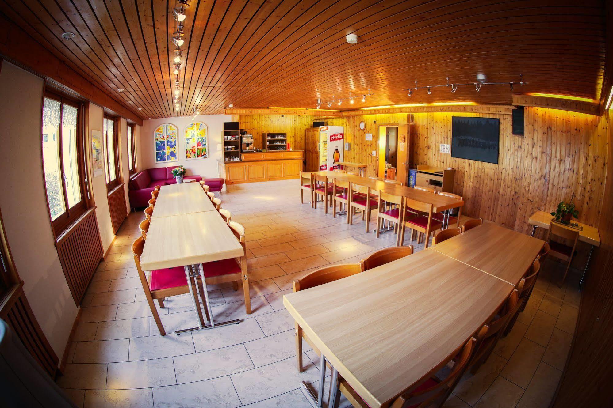 Hotel & Bildungshaus St. Jodern Висп Екстериор снимка